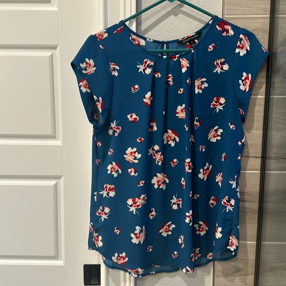 Flowered blouse from stitch fix size M.